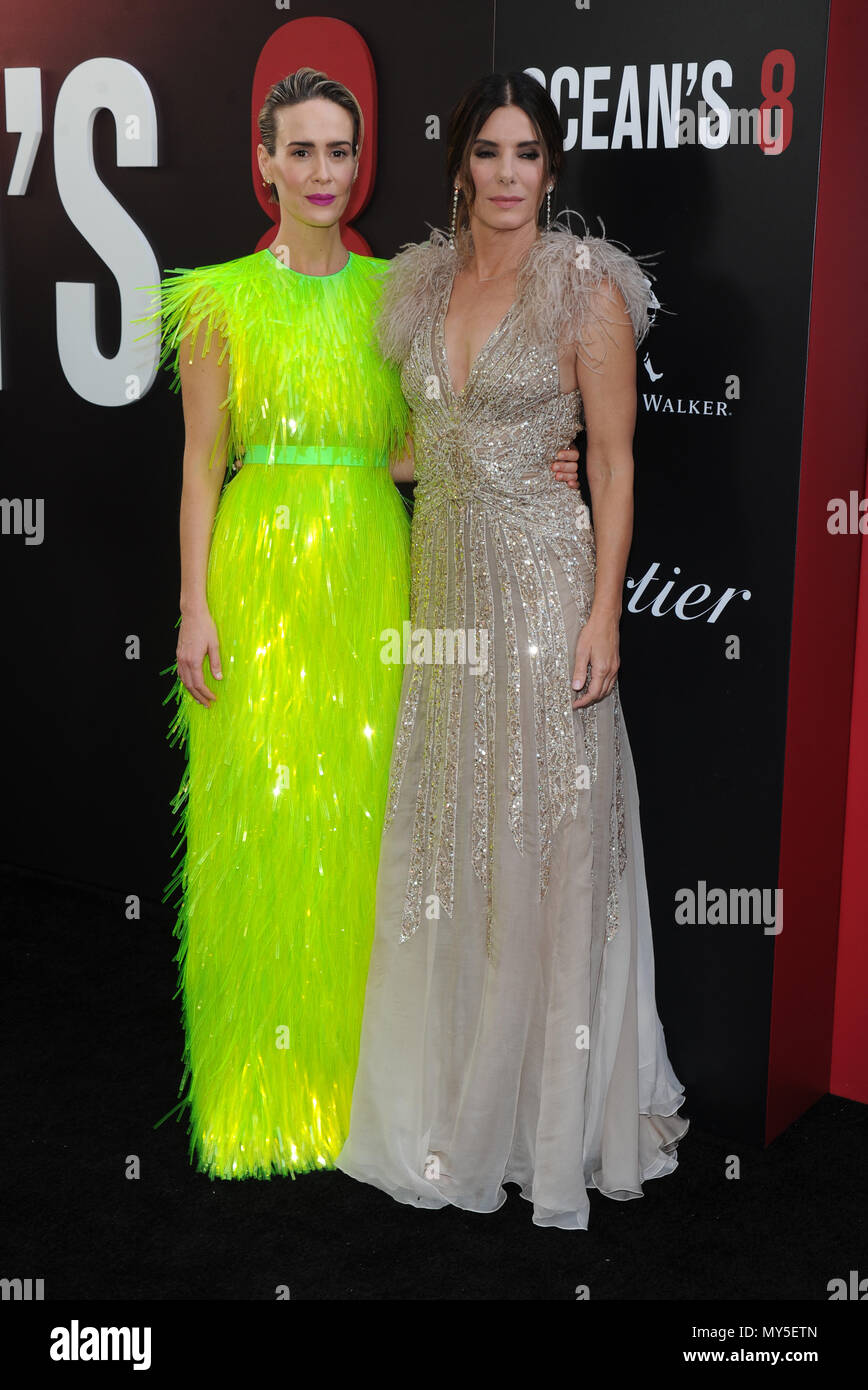 New York, NY, USA. 5 juin, 2018. Sarah Paulson, Sandra Bullock assiste à l 'Ocean's 8' Première mondiale à l'Alice Tully Hall, le 5 juin 2018 à New York. Crédit : John Palmer/media/Alamy Punch Live News Banque D'Images