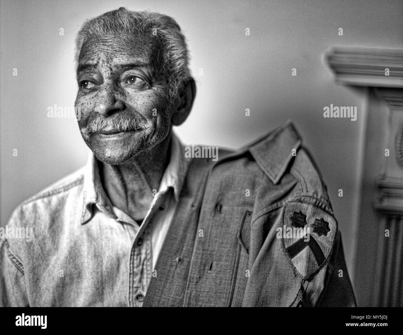 Plainfield, NEW JERSEY, USA. 4 janvier, 2016. DONALD J VAN BLAKE The last Buffalo Soldier est décédé le mardi 5 juin 2018. Van Blake, un soldat de Buffalo aux États-Unis 10e Régiment de cavalerie des États-Unis, ArmyEducator passionné de tennis, Omega Psi Phi Chi Omicron Chapter en fondateur de Plainfield New Jersey né en 1921, un 1939 Plainfield High School et diplômé de l'Institut Hampton 1952 Crédit : Brian Branch :/ZUMA/Alamy Fil Live News Banque D'Images