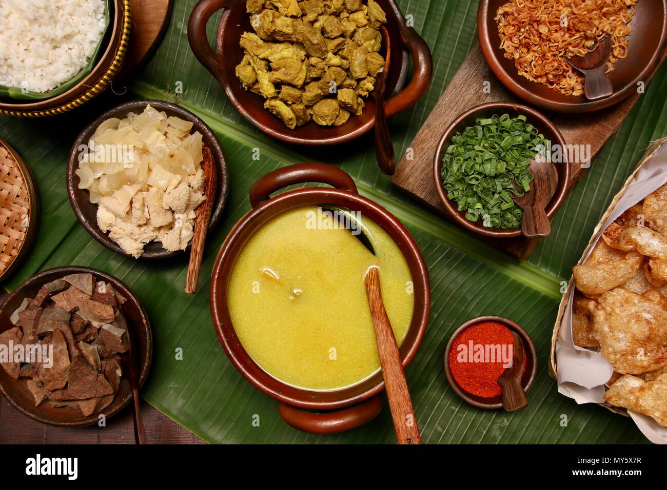 Buffet Gare d'Empal Gentong Cirebon, la traditionnelle soupe de boeuf de Cirebon, Ouest de Java Banque D'Images