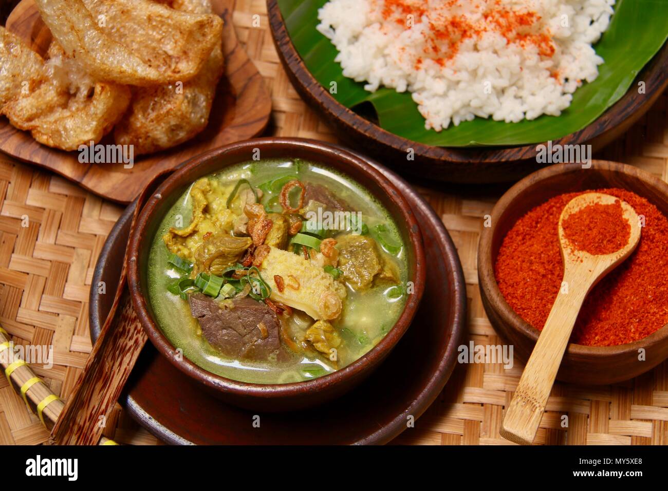 Empal Gentong Cirebon. Soupe de boeuf traditionnel de Cirebon, Ouest de Java Banque D'Images