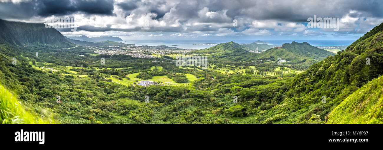 Nuuanu Pali Lookout Panorama sur Oahu, Hawaii Banque D'Images