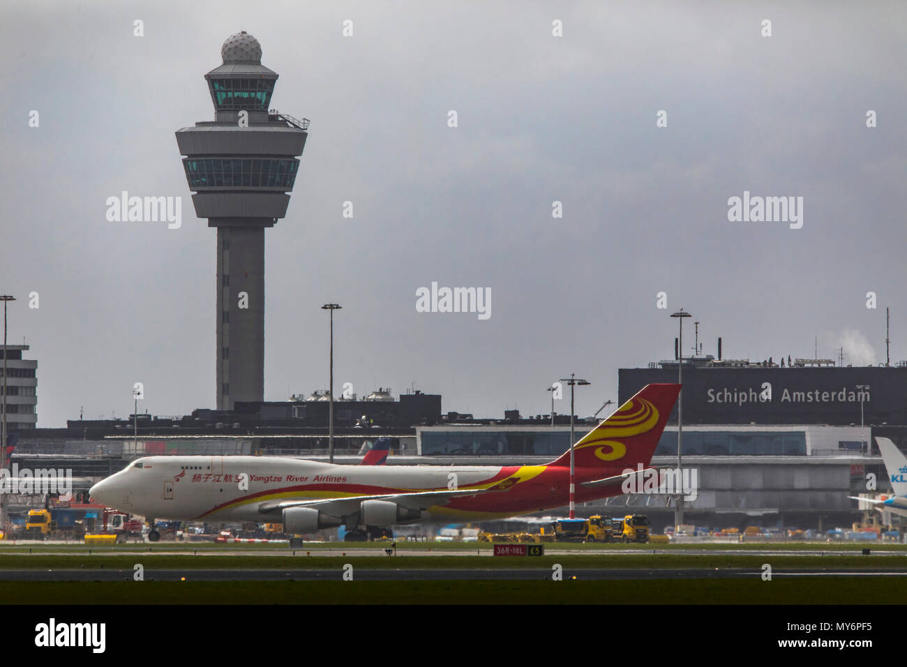 La rivière Yangtze, compagnies aériennes Cargo, Boeing 747-481 (BDSF), à l'aéroport d'Amsterdam-Schiphol, en Hollande du Nord, Pays-Bas, Banque D'Images