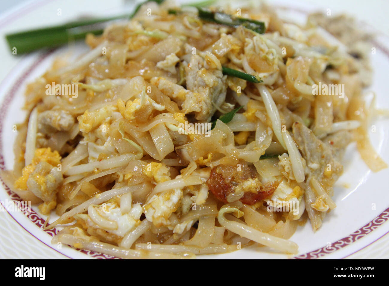 Thaïlande nouilles frites, comme Pad Thaï avec le bean sprout, l'oeuf et l'oignon vert Banque D'Images