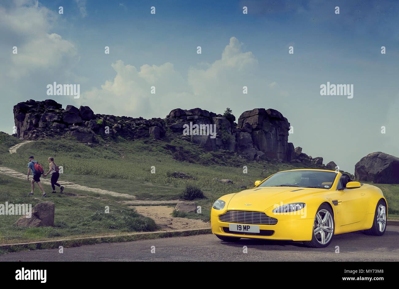 Aston martin vantage convertible Banque de photographies et d'images à  haute résolution - Alamy