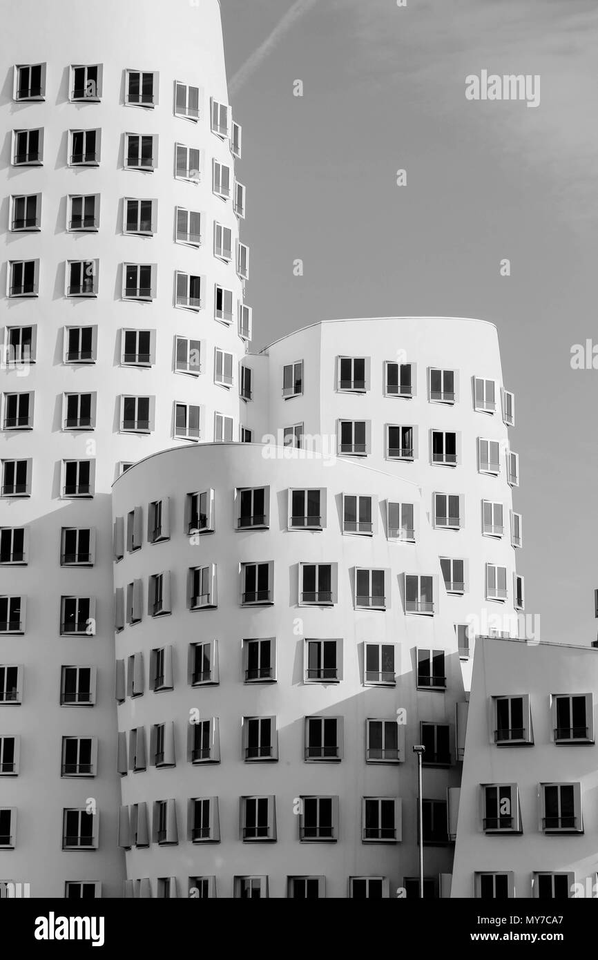 L'architecture de Frank Gehry Düsseldorf noir blanc Banque D'Images