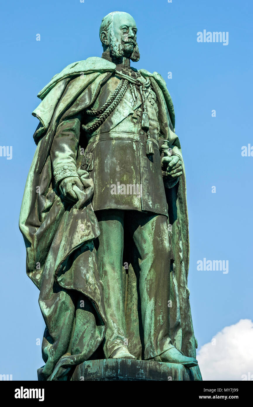 Monument d'honneur, statue en bronze de l'empereur Guillaume I., jardin spa, Bad Homburg, Hesse, Allemagne Banque D'Images