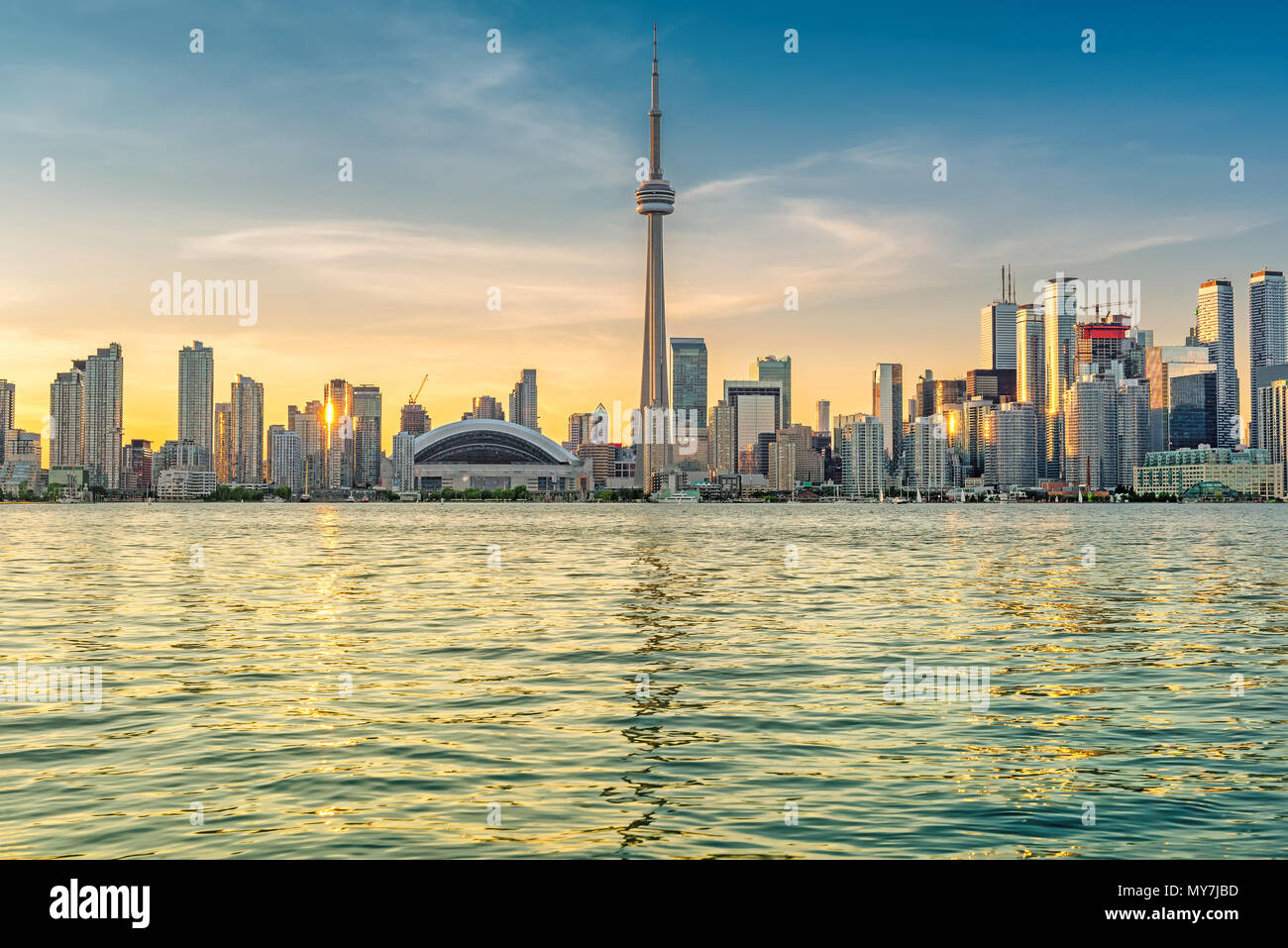 Au coucher du soleil sur les toits de la ville de Toronto à Toronto, Ontario, Canada. Banque D'Images