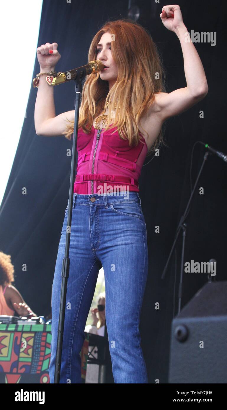 Stoke On Trent,,uk, Girls Aloud star Nicola Roberts effectue, à Stoke 1 signal crédit festival Ian Fairbrother/Alamy Stock photos Banque D'Images