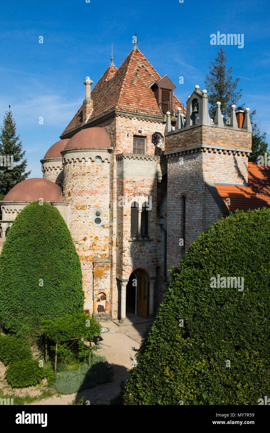 SZEKESFEHERVAR, HONGRIE - 25 Avril 2018 : Bory Var, gracieux château construit par un homme dans le Bory Jeno Szekesfehervar, Hongrie Banque D'Images