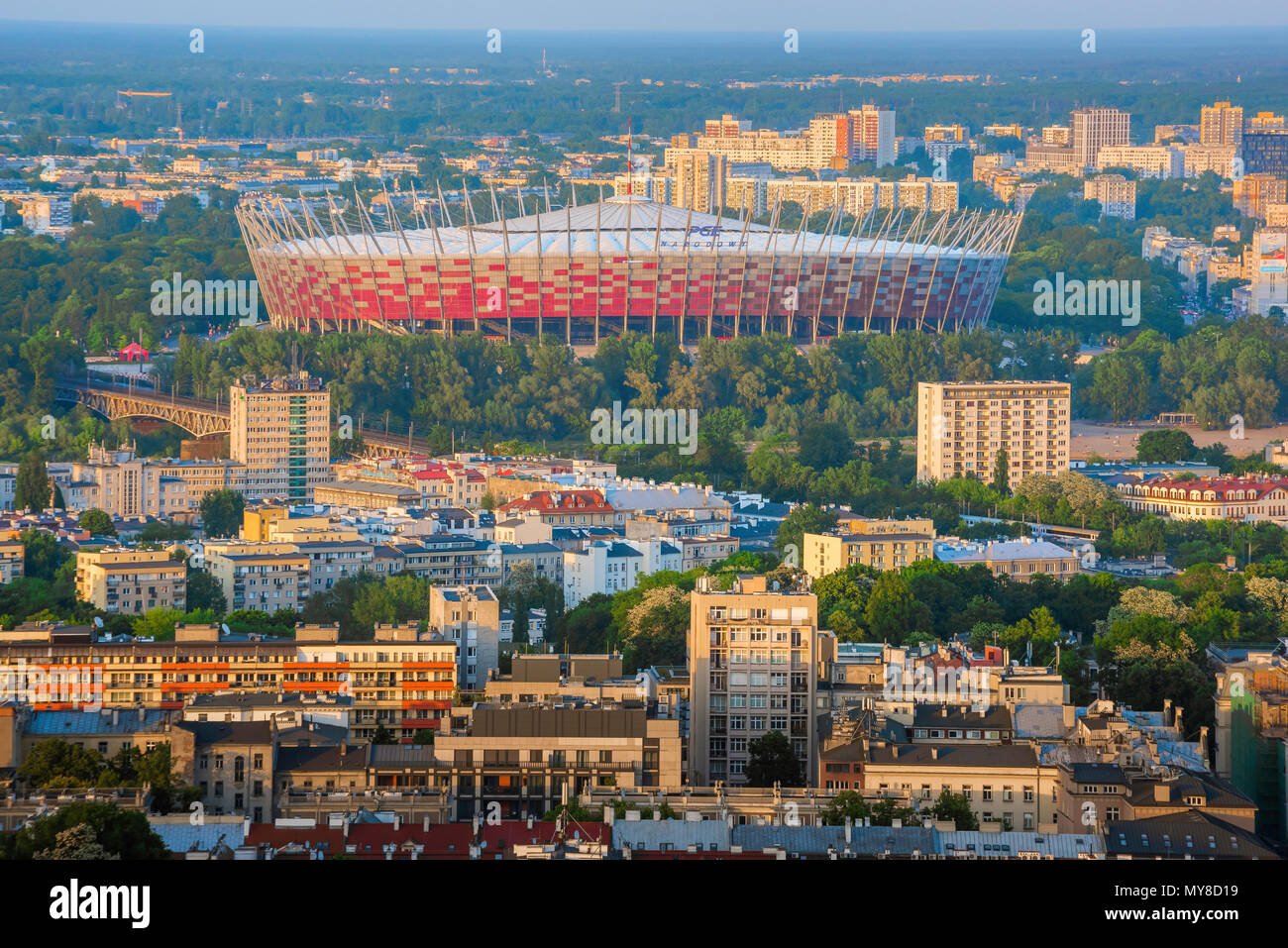 Stade de football Pologne, vue sur le stade de football national polonais (Stadion Narodowy) dans le quartier de Praga à Varsovie, Pologne. Banque D'Images