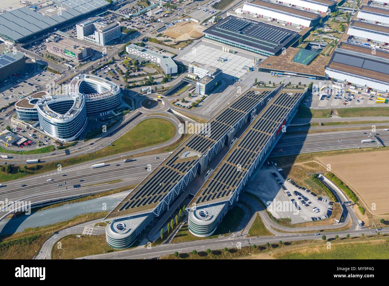 Stuttgart, Allemagne - Février 2, 2016 : photo aérienne de Stuttgart juste  et Bosch parking couvert à l'aéroport de Stuttgart (STR) en Allemagne. Dans  le monde d'utilisation | Photo Stock - Alamy