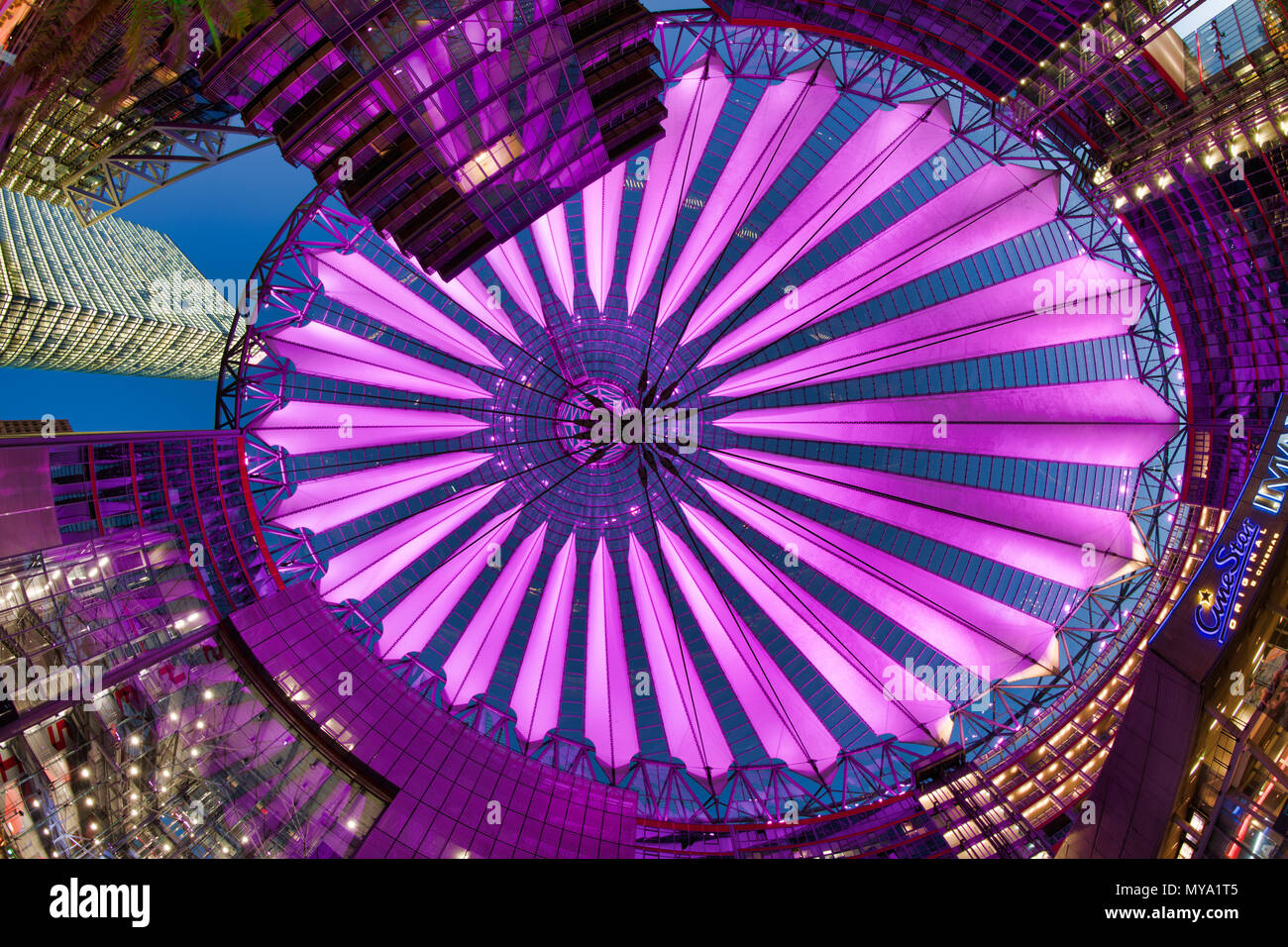 Dôme lumineux, le toit du centre Sony, Potsdamer Platz, Berlin, Berlin, Allemagne Banque D'Images