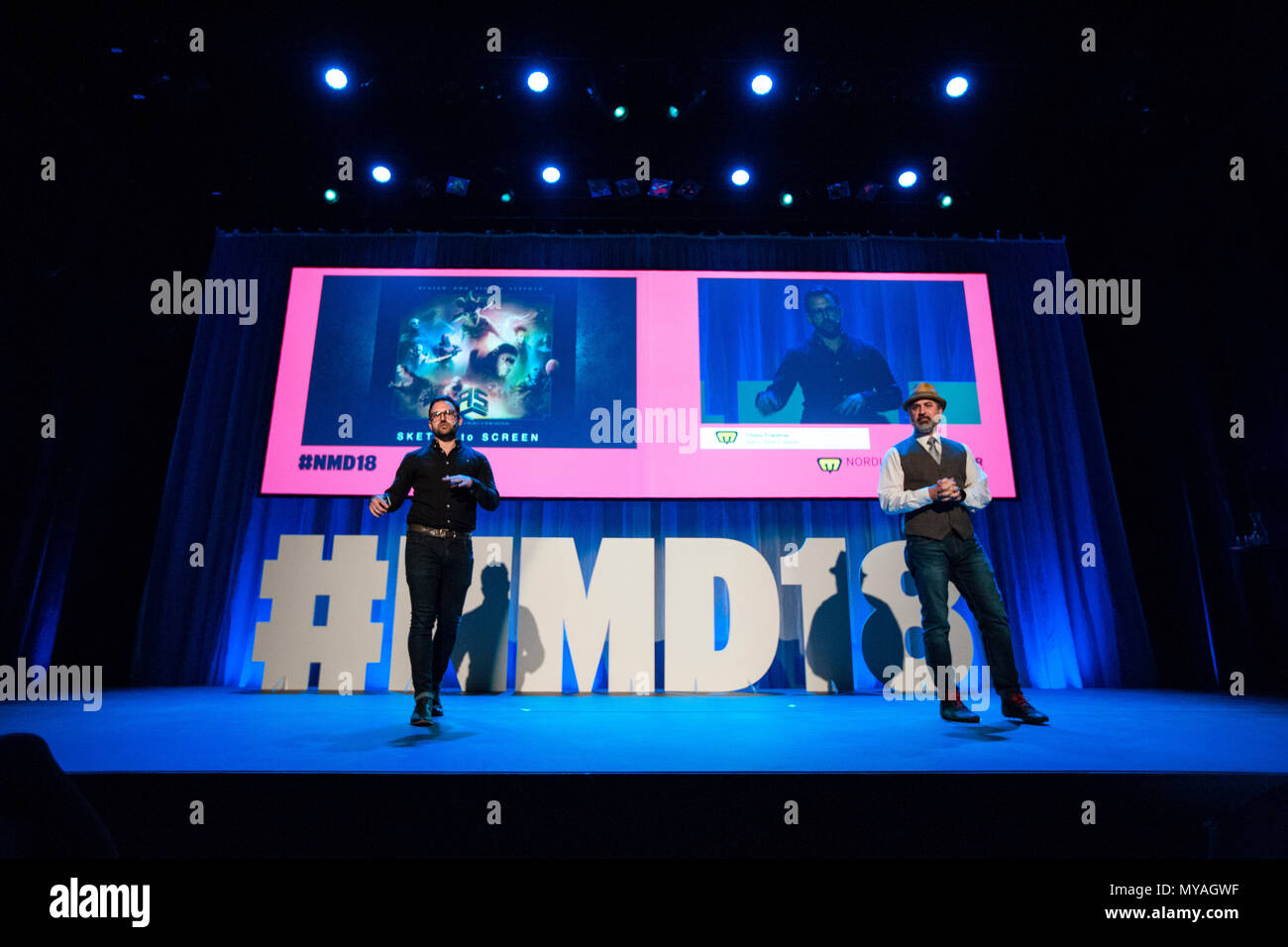 La Norvège, Bergen - 2 mai 2018. Michael Pecchia (R) et Chase Friedman (L) d'Aaron Sims créatif sont observés au cours d'une conférence à l'Nordic Media Festival à Bergen. (Photo crédit : Gonzales Photo - Jarle H. MEO). Banque D'Images