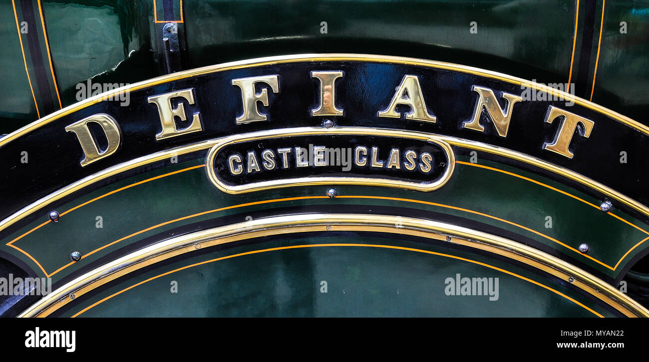 Château de défi de la locomotive à vapeur de la classe nominale GWR Great Western Railway 4073 class loco. Château de Ogmore auparavant 5080 plaque nom Banque D'Images