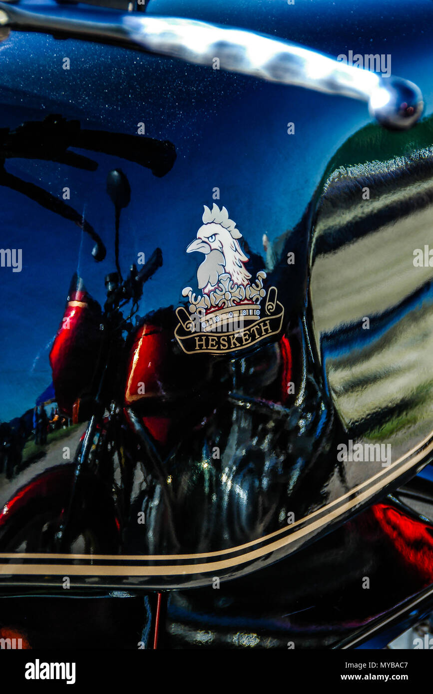 Écusson, marque, logo de motos Hesketh, sur un réservoir de carburant de  moto. Marque britannique de moto à Turweston Aerodrome, Royaume-Uni Photo  Stock - Alamy