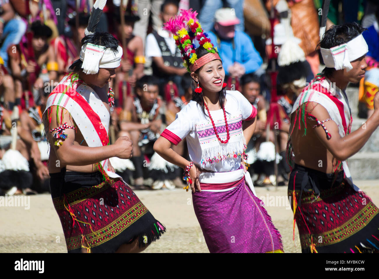 Kisama Heritage Village, de l'Inde. Effectuer les tribus à Hornbill Festival Banque D'Images