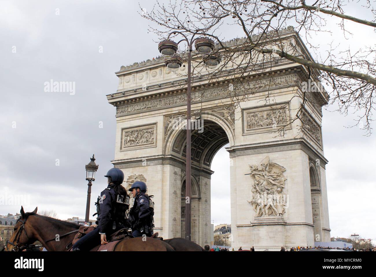 Arc de Triomphe Arc de triomphe sur la place Charles de Gaulle Etoile, Les Champs Elysées Paris France Banque D'Images