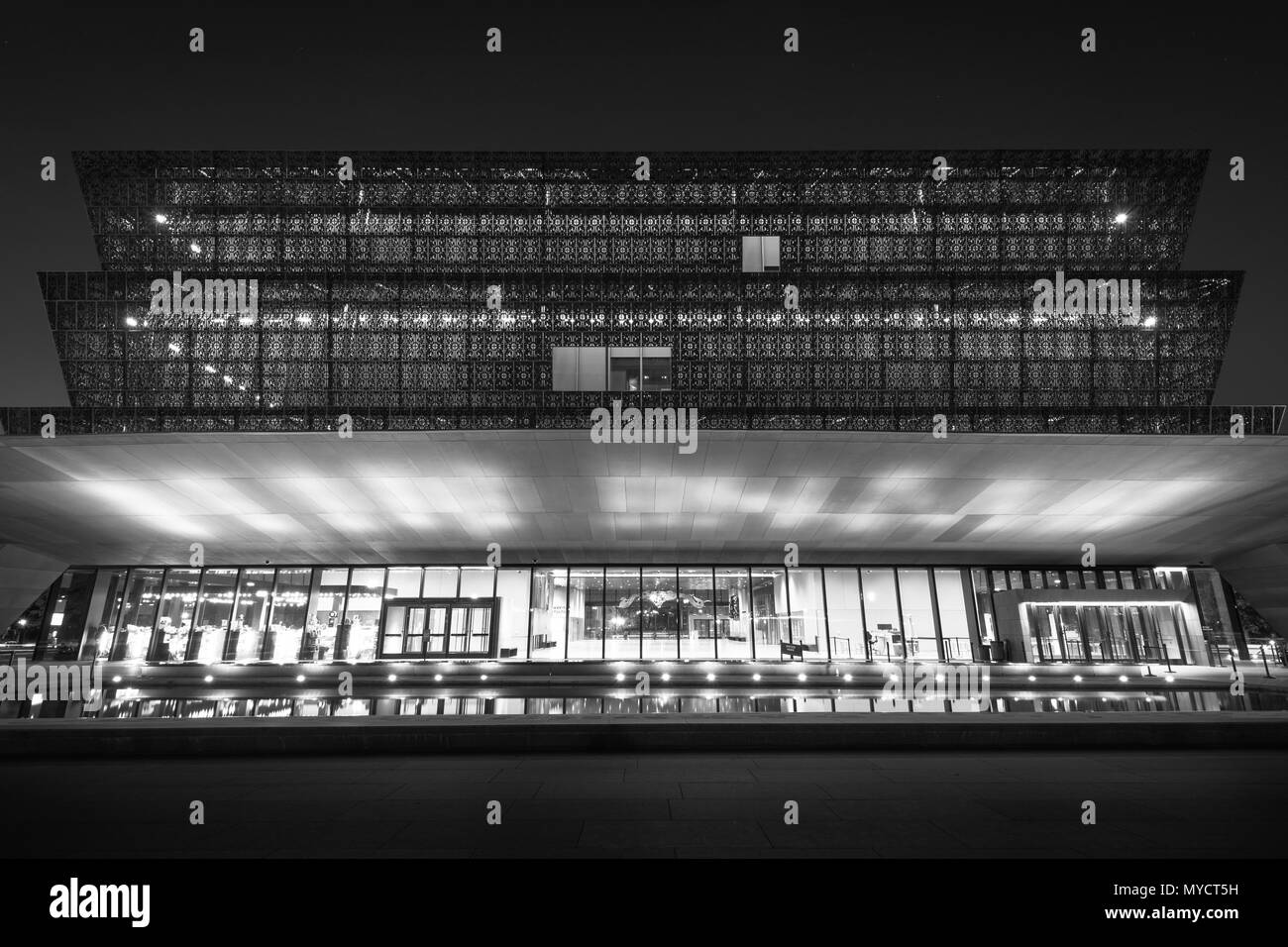 Le National Museum of African American History and Culture de nuit, à Washington, DC. Banque D'Images