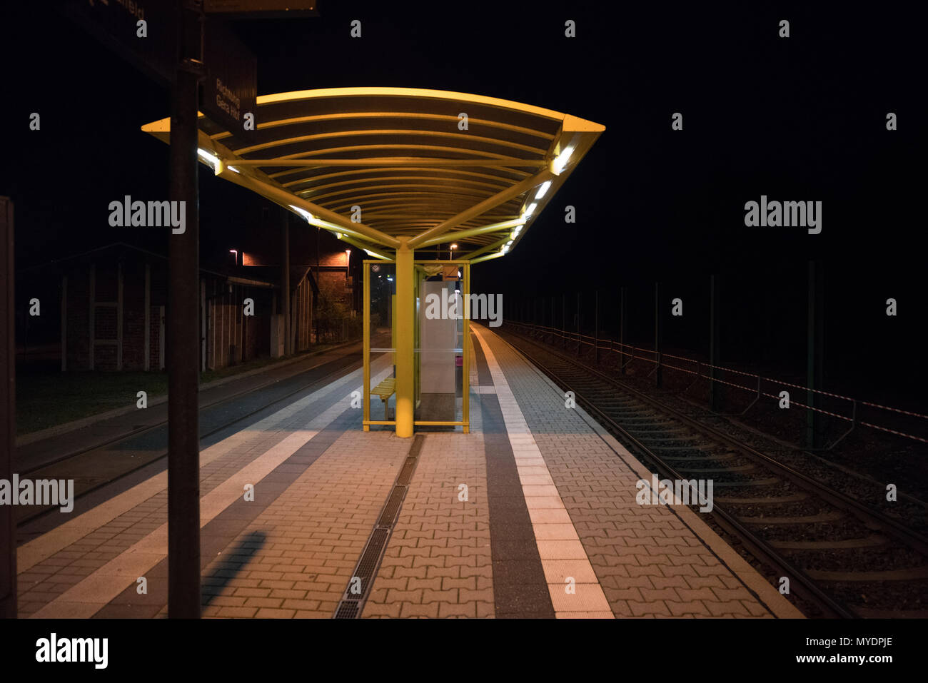Gare, Gera, Allemagne, la nuit. Banque D'Images