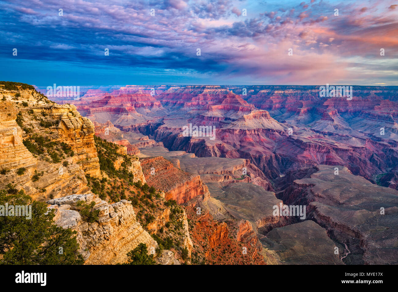 Grand Canyon, Arizona, USA à l'aube de la rive sud. Banque D'Images