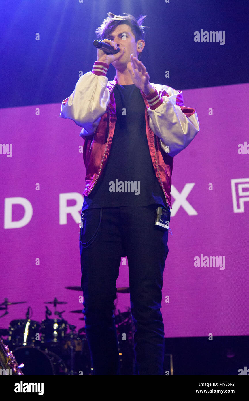 Drax , un groupe de quatre musiciens de Nouvelle-Zélande, réchauffer la foule en première partie de Camila Cabello dates au Royaume-Uni sur son plus jamais la même tournée, 02 Academy Birmingham, Royaume-Uni, le 6 juin 2018. Drax Projet ont déjà pris en charge les deux Lorde et Ed Sheeran en tournée en Nouvelle-Zélande. Leur seul réveillé tard acquise conisderable popularité sur Spotify en 2017. Crédit : Antony l'ortie/Alamy Live News Banque D'Images