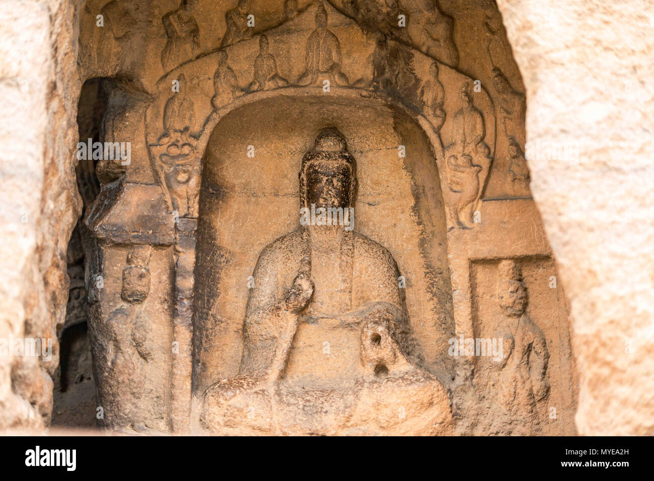 Daton, Daton, Chine. 6 juin, 2018. Datong, CHINE 6e juin 2018:Les Grottes de Yungang, les grottes autrefois Wuzhoushan, temple bouddhiste chinois sont anciennes grottes près de la ville de Datong dans la province du Shanxi. Ils sont d'excellents exemples de rock-cut et l'architecture de l'un des trois plus célèbres sites de sculpture bouddhiste antique de la Chine. Les autres sont Mogao et Longmen. Crédit : SIPA Asie/ZUMA/Alamy Fil Live News Banque D'Images