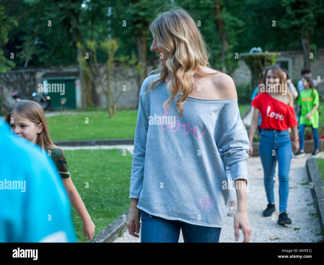 Monza, Italie. Juin 2018, 5ème. Barth Italia charity event : adolescents modèles montrent les vêtements conçus au bénéfice du Barth syndrome association Credit : paysages italiens/Alamy Live News Banque D'Images