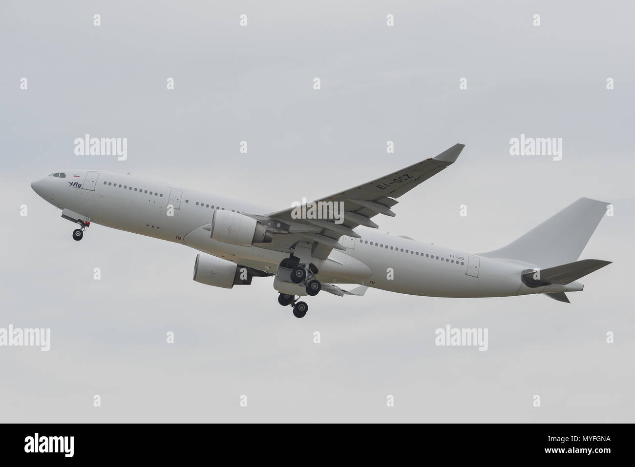 Phuket, Thaïlande - Apr 25, 2018. Un Airbus A330-200 d'avion iFly Airlines le décollage de l'Aéroport International de Phuket (HKT). Banque D'Images