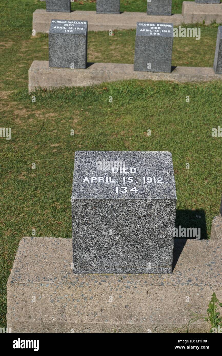 Halifax, Nouvelle-Écosse, Canada : La tombe d'un inconnu victime du naufrage du RMS Titanic le 14 avril 1912, au cimetière Fairview Lawn. Banque D'Images