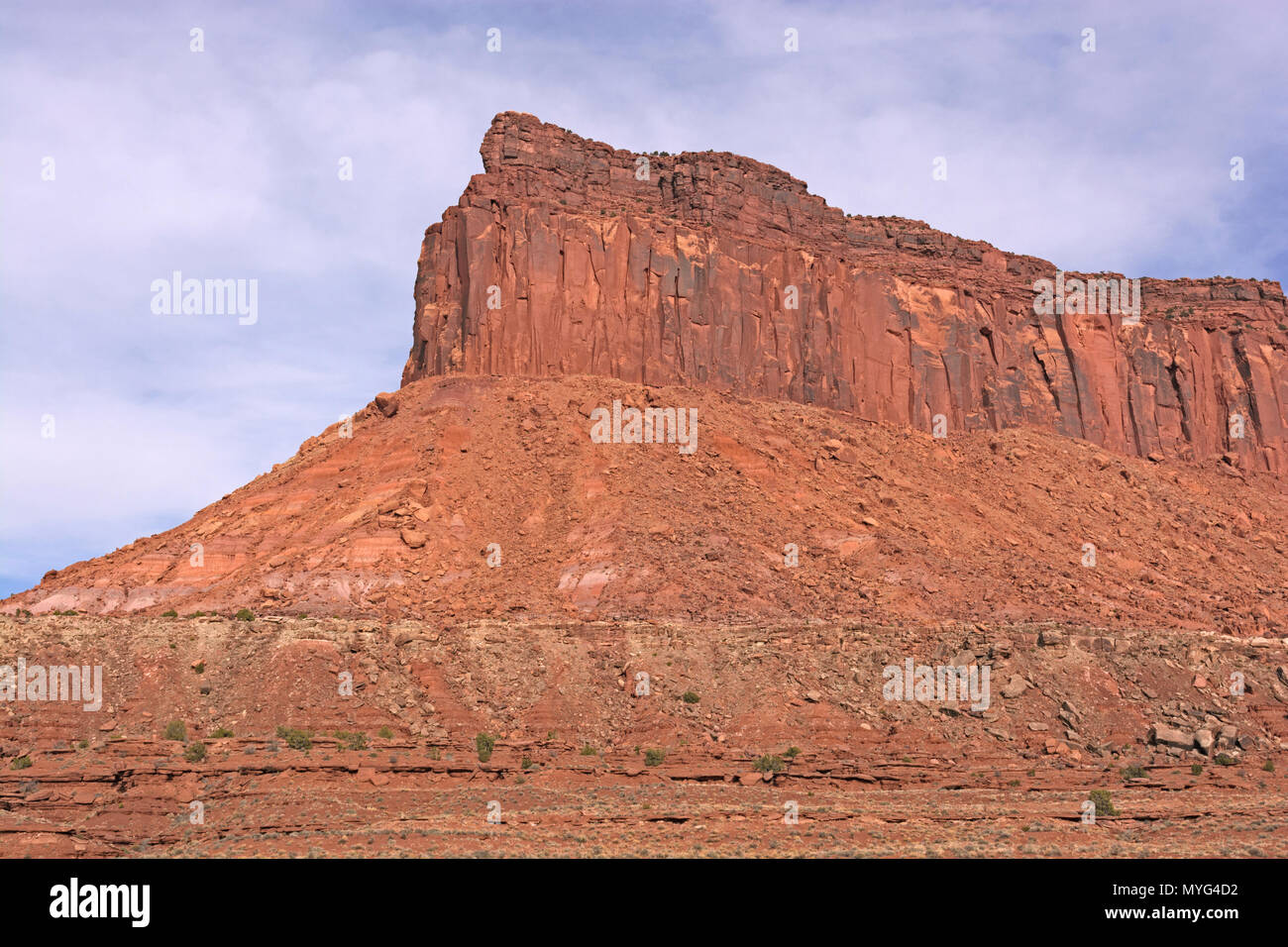 L'escarpement du rocher rouge dans le désert de Canyonlands National Park dans l'Utah Banque D'Images