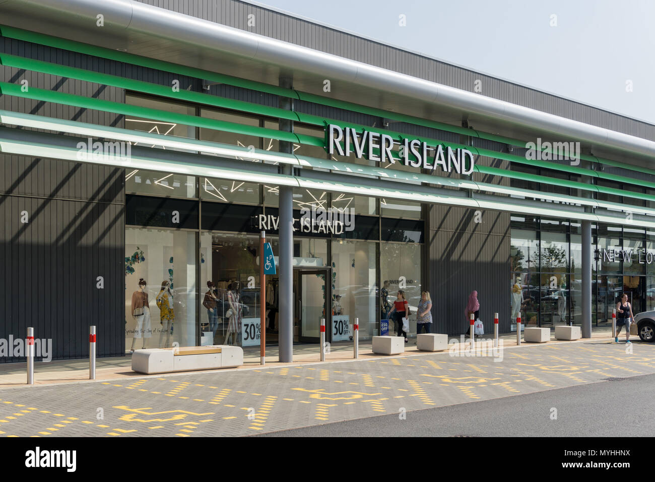 L'extérieur de l'île de la rivière, un détaillant de mode ; lacs Rushden Northamptonshire, Centre Commercial, UK Banque D'Images