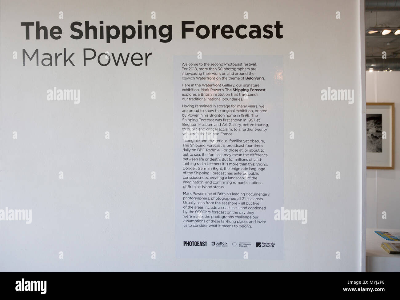 PhotoEast festival exposition de photographies, Ipswich, Suffolk, Angleterre, RU 2018 Affichage des prévisions d'expédition par Mark Power Banque D'Images
