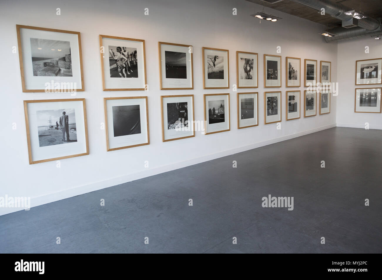 PhotoEast festival exposition de photographies, Ipswich, Suffolk, Angleterre, RU 2018 Affichage des prévisions d'expédition par Mark Power Banque D'Images