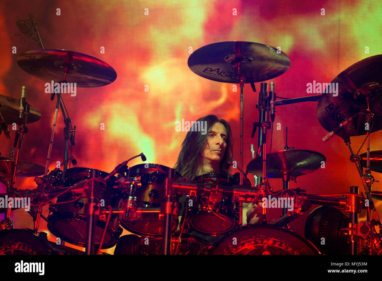 Norvège, Oslo - 5 juin 2018. Le groupe de heavy metal anglais Judas Priest effectue un concert live à Oslo Spektrum. Ici le batteur Scott Travis est vu sur scène. (Photo crédit : Gonzales Photo - Per-Otto IPPO). Banque D'Images