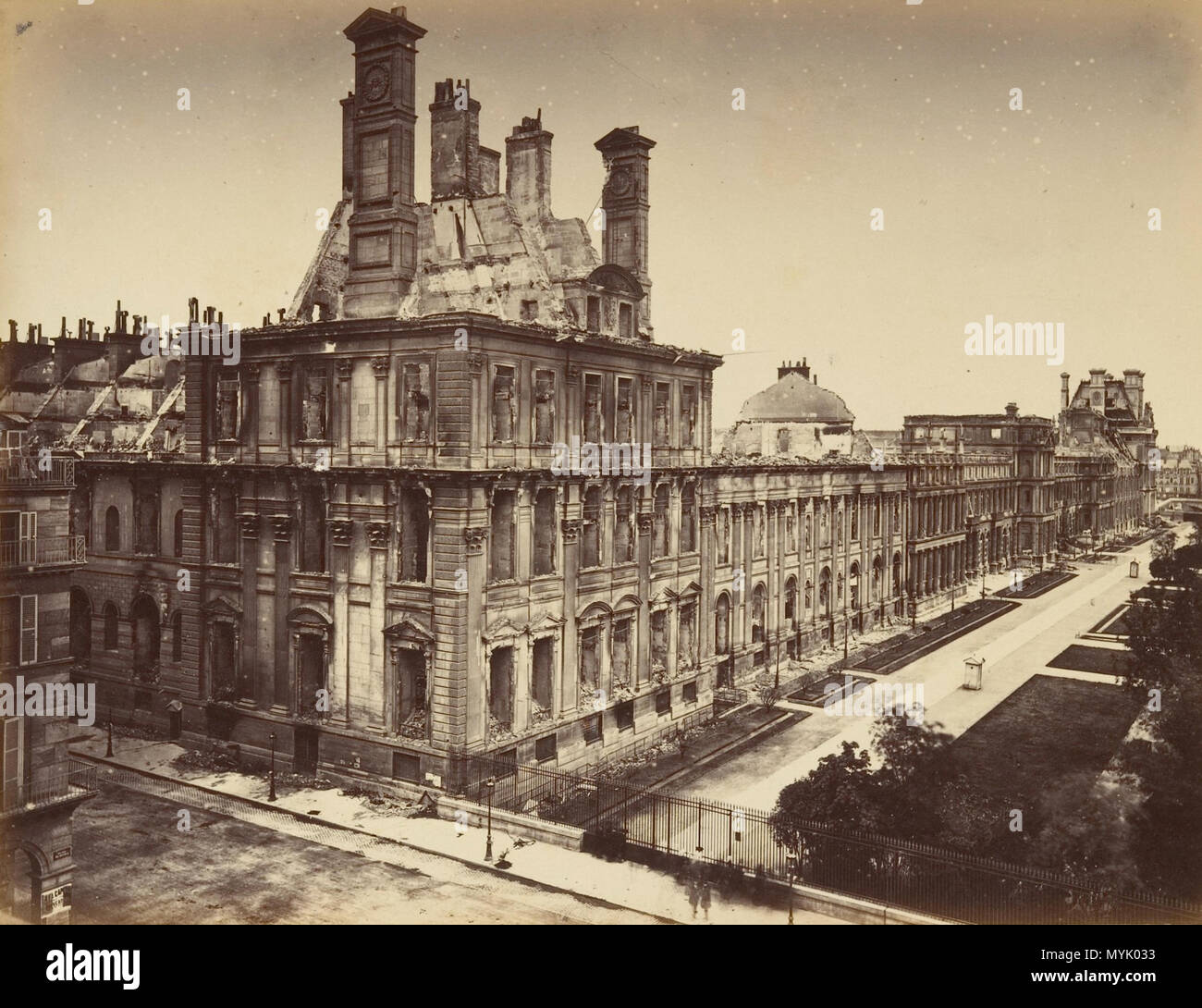 . Anglais : Les ruines de Paris et de ses environs 1870-1871 : 100 Photographies : Premier Volume. Par A. Liébert, texte par Alfred d'Aunay. Auteur : Alfred d'Aunay (Français) Date : 1870-71 Médium : Épreuve épreuves à partir de négatifs sur verre Dimensions : env. : Images 19 x 25 cm (7 1/2 x 9 13/16 in.), ou les supports de marche arrière : 32,8 x 41,3 cm (12 15/16 x 16 1/4 in.), ou l'inverse de la ligne de crédit Classification : Albums : Joyce F. Menschel Fonds Bibliothèque Photographie 2007 NUMÉRO D'ACCESSION : 2007.454.1.1-.33 . 1870-71. Alphonse Liébert J. (Français, 1827-1913) 321 Les ruines de Paris et de ses environs, 1870-1871 Banque D'Images