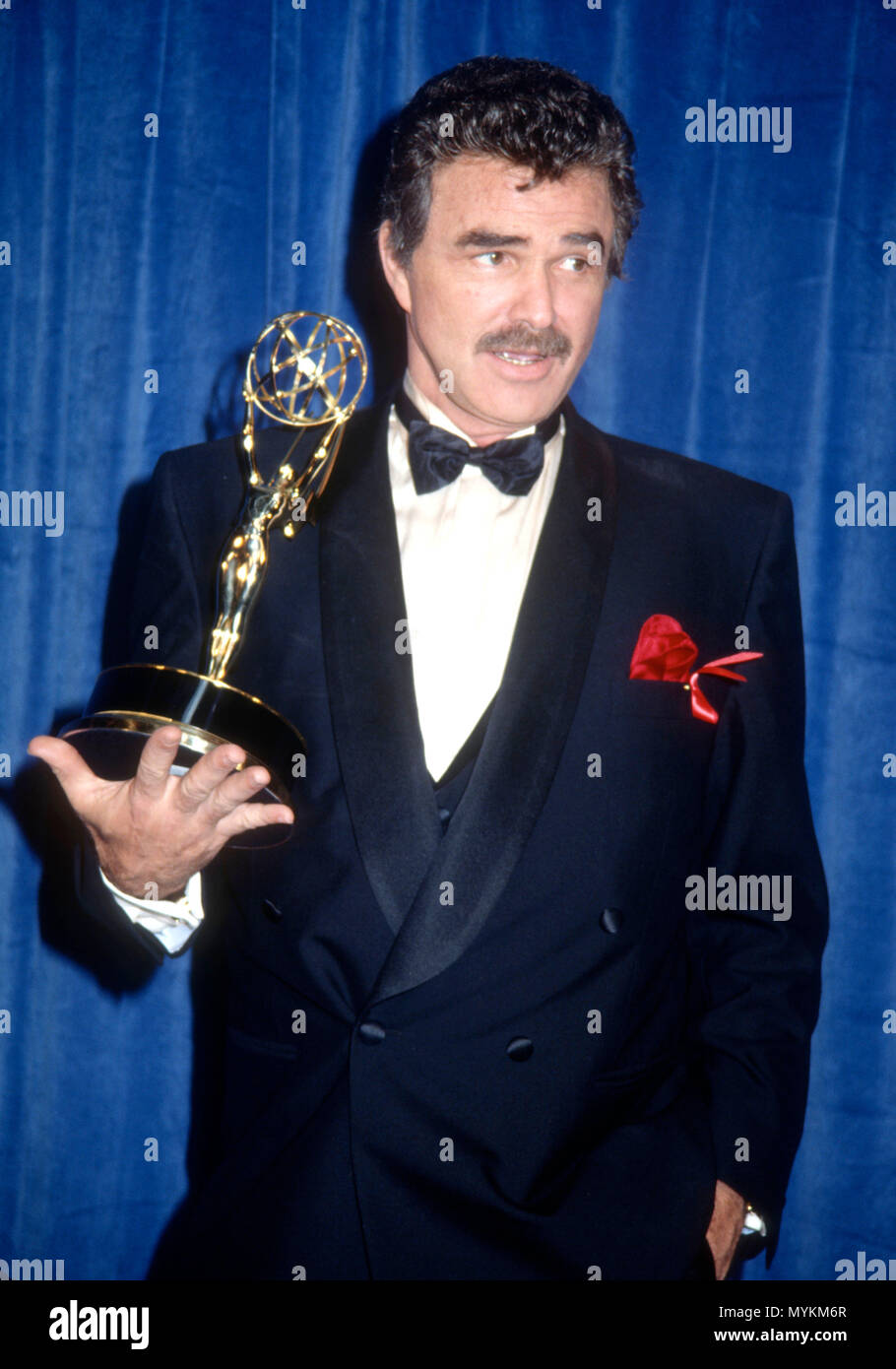 PASADENA, CA - le 25 août : l'acteur Burt Reynolds assiste à la 43e Primetime Emmy Awards annuel le 25 août 1991 à Pasadena Civic Auditorium à Pasadena, en Californie. Photo de Barry King/Alamy Stock Photo Banque D'Images