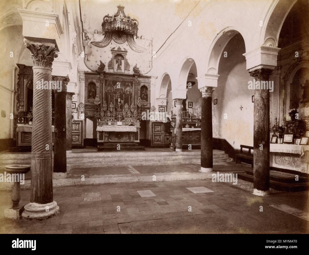 Les intérieurs de l'église de St Lucia, Gaeta, Italie 1880 Banque D'Images