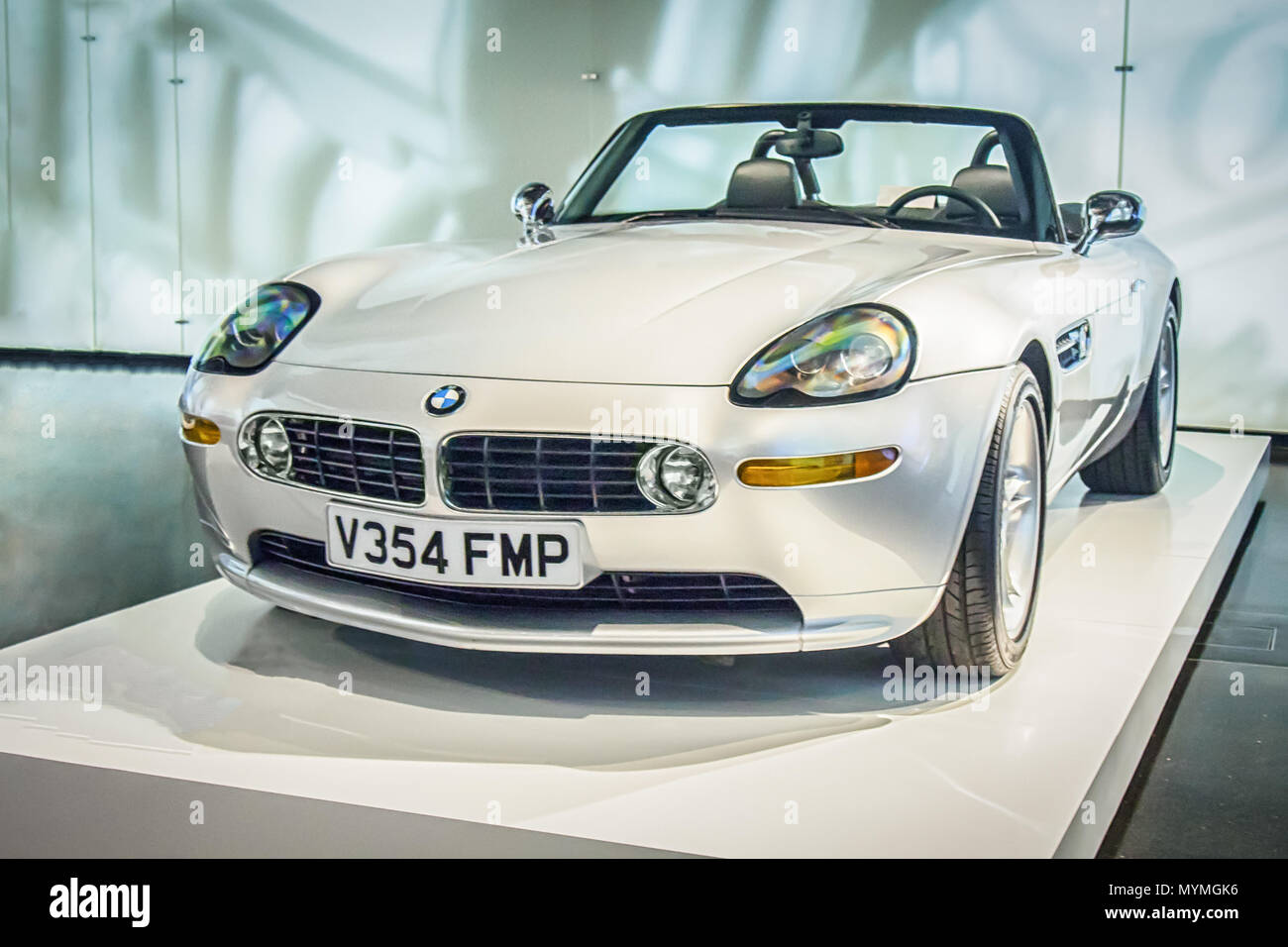 MUNICH, ALLEMAGNE LE 8 AVRIL, 2017 : 1995 BMW Z8 dans le musée BMW. Banque D'Images