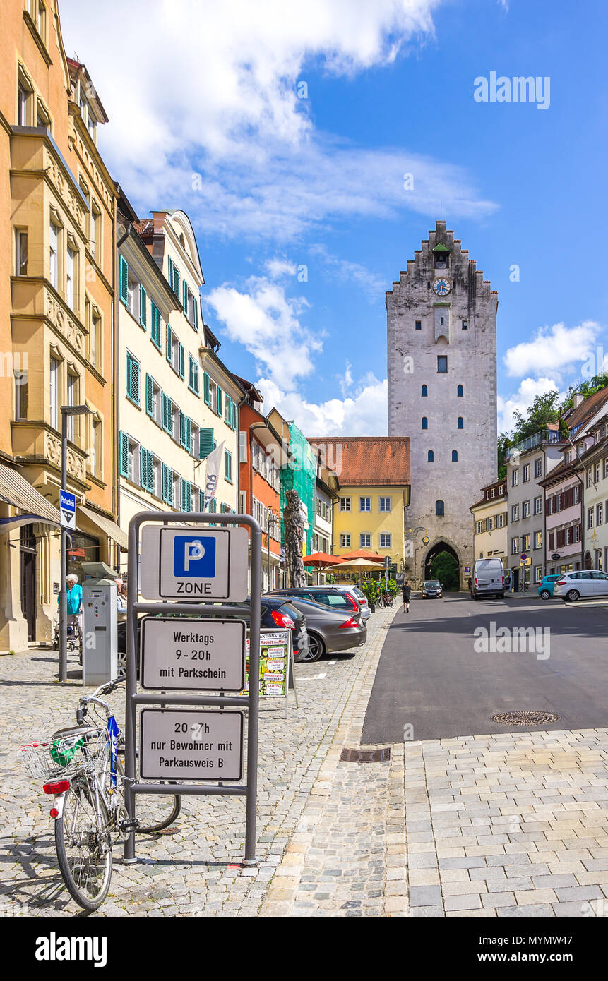 Ravensbourg, Bade-Wurtemberg, en Haute Souabe, Allemagne - jusqu'à la rue du Marché (Marktstrasse) à l'Obertor porte de ville. Banque D'Images
