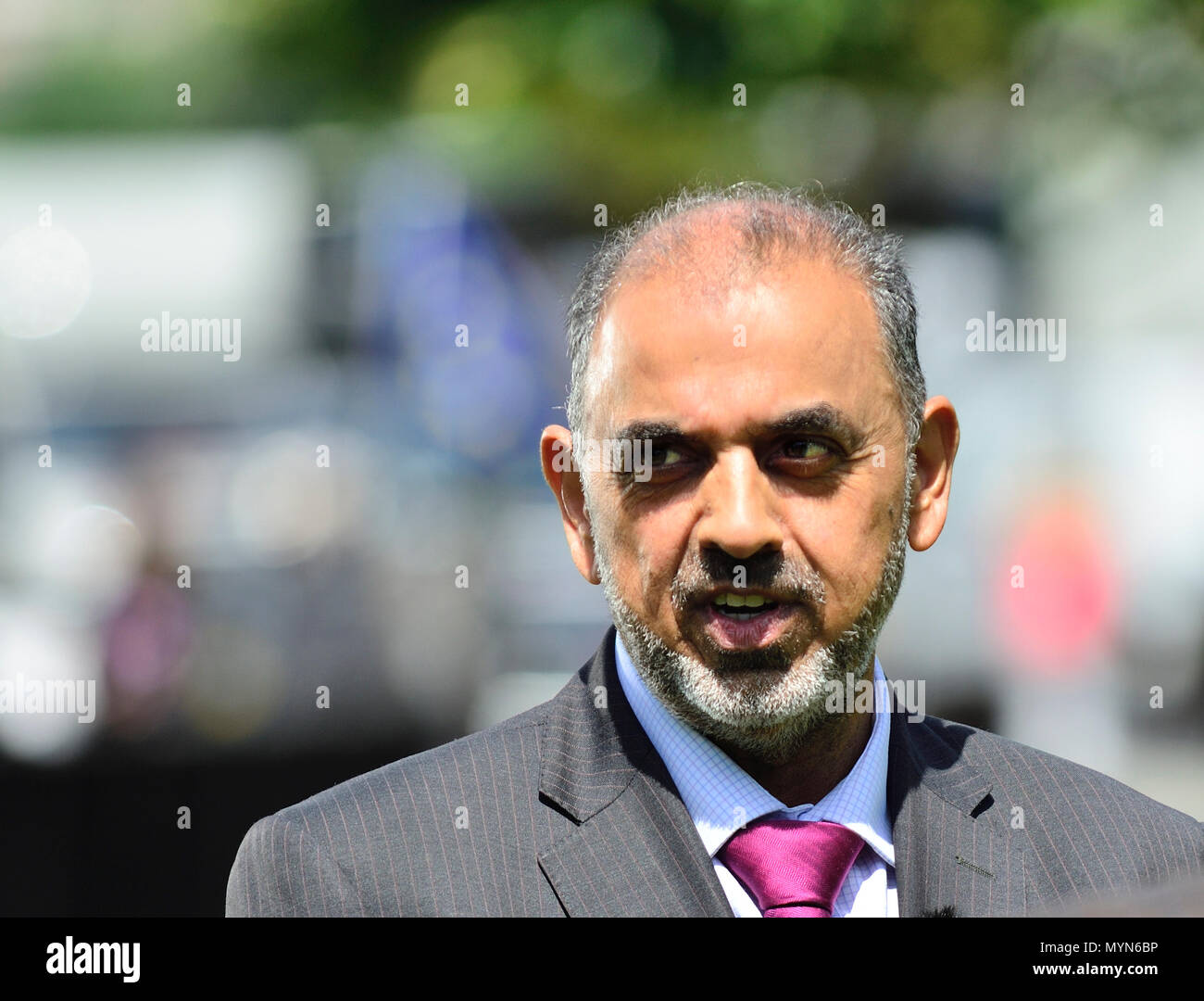 Nazir Ahmed, Le Baron Ahmed. Musulmane britannique membre de la Chambre des Lords, interviewé sur College Green, Westminster, Juin 2018 Banque D'Images