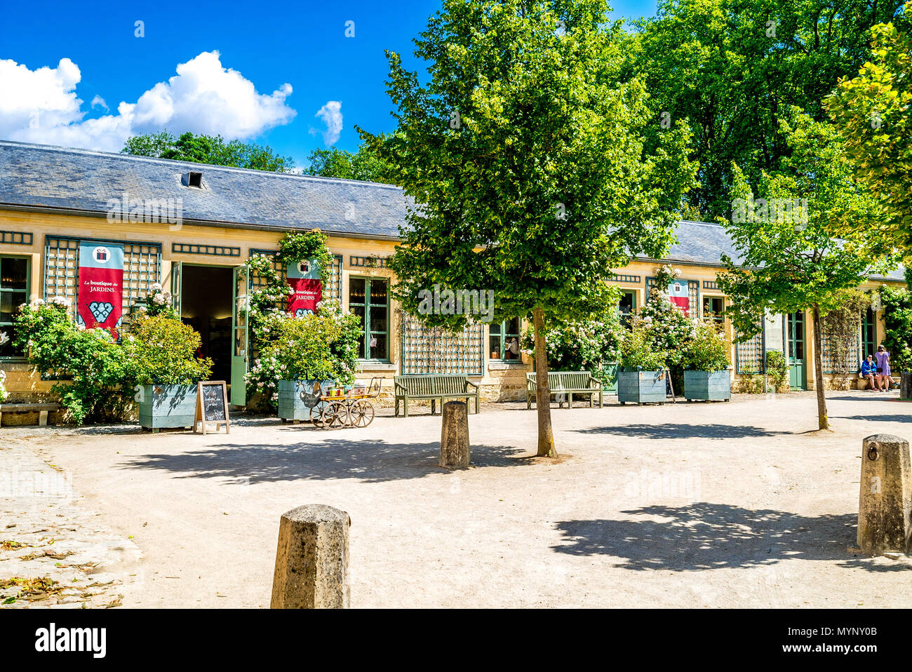 Le restaurant à l'intérieur des jardins du château de Versailles en France. Banque D'Images