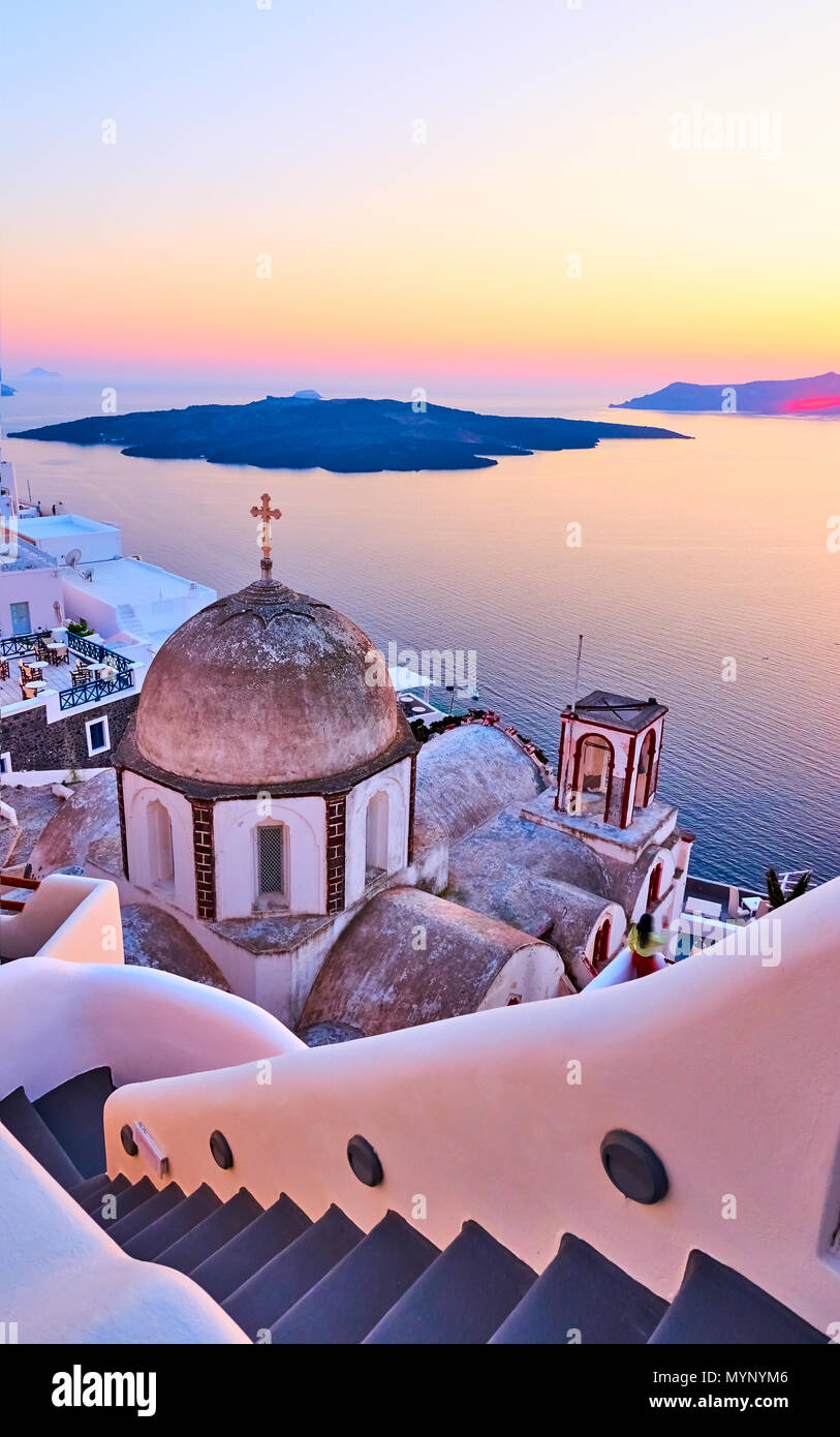 Vue de la ville de Thira, au coucher du soleil, Santorini, Grèce Banque D'Images