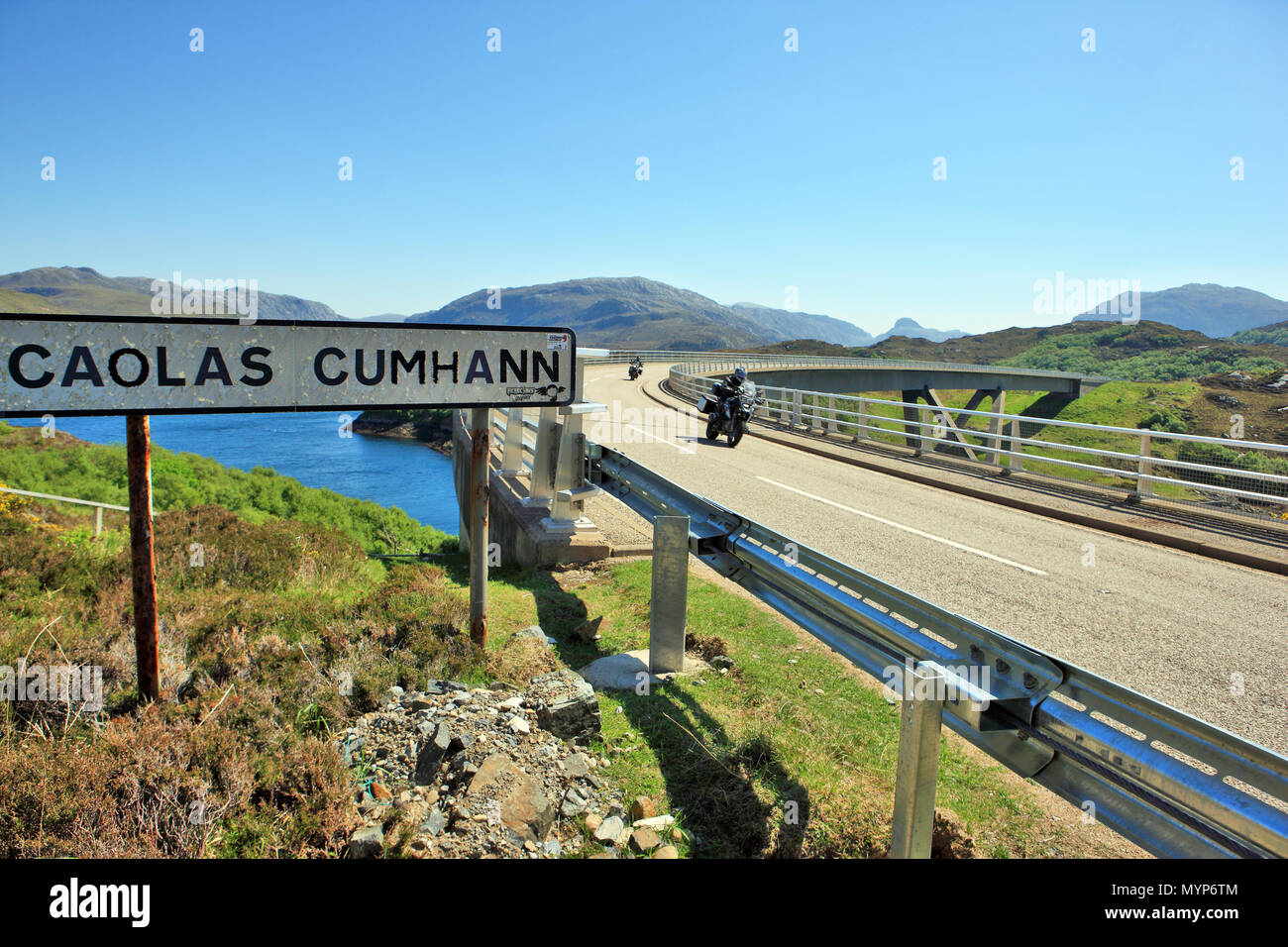 Pont Kylesku Motos : aimer la dégager des routes de la côte nord 500 itinéraire par Sutherland, Highlands, Scotland Banque D'Images