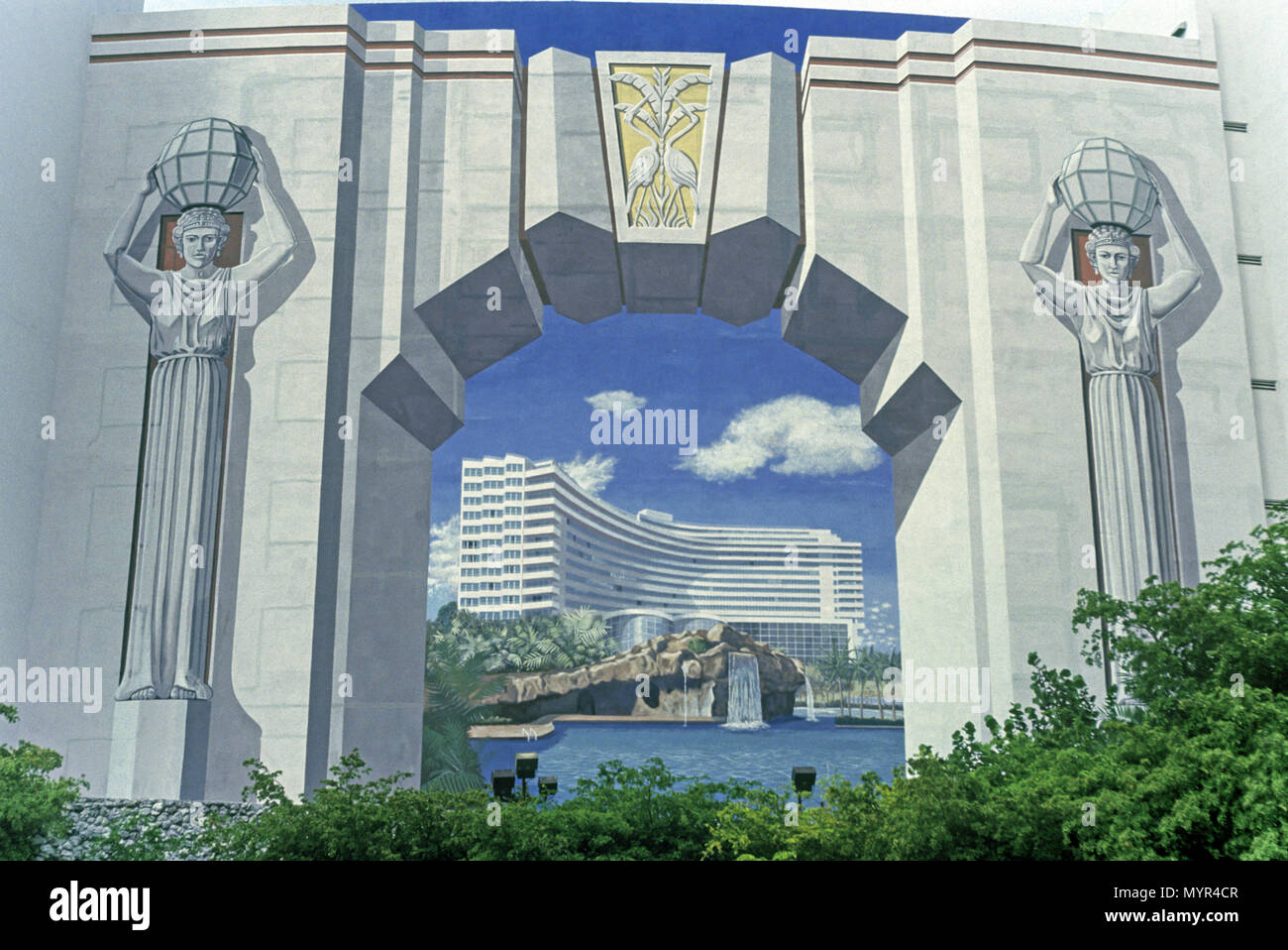 1992 FRESQUE HISTORIQUE TROMPHE-L’OEIL (©RICHARD HAAS 1986) HÔTEL FONTAINEBLEAU (©MORRIS LAPIDUS 1954) MIAMI BEACH FLORIDA USA Banque D'Images