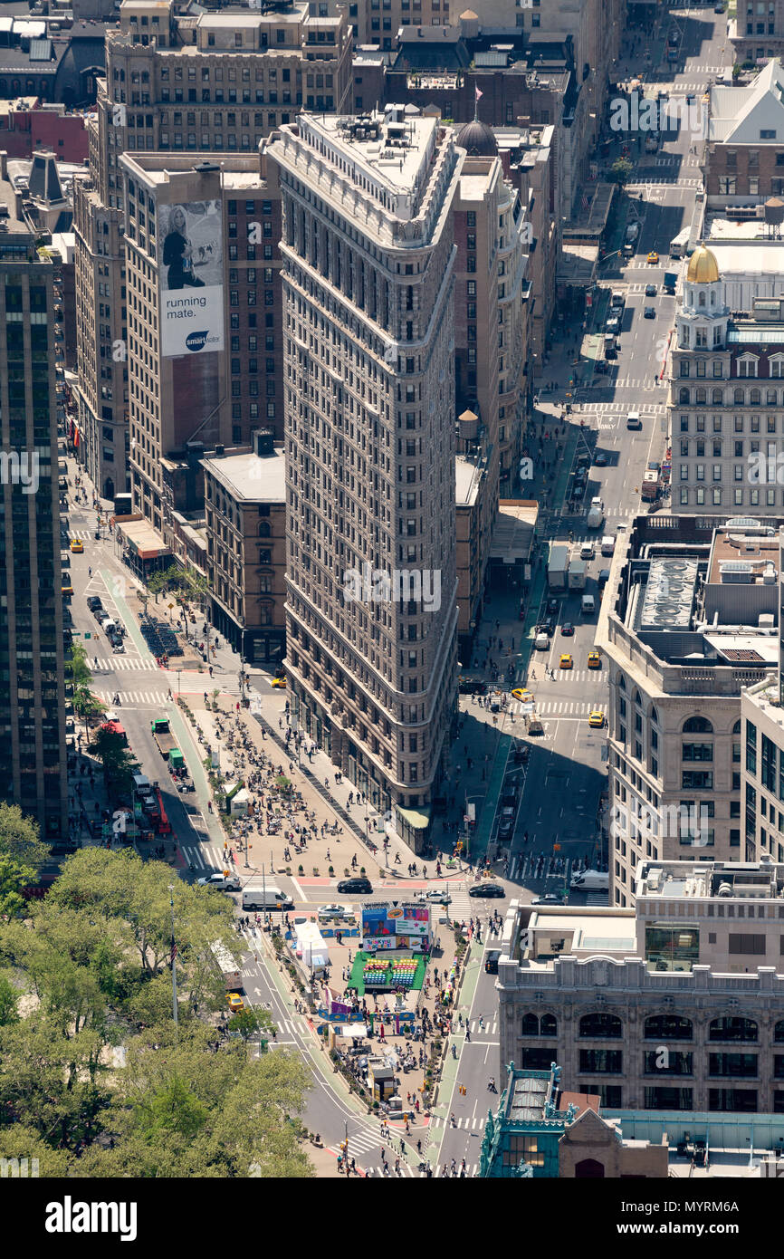 Flatiron building above Banque de photographies et d images a haute resolution Alamy