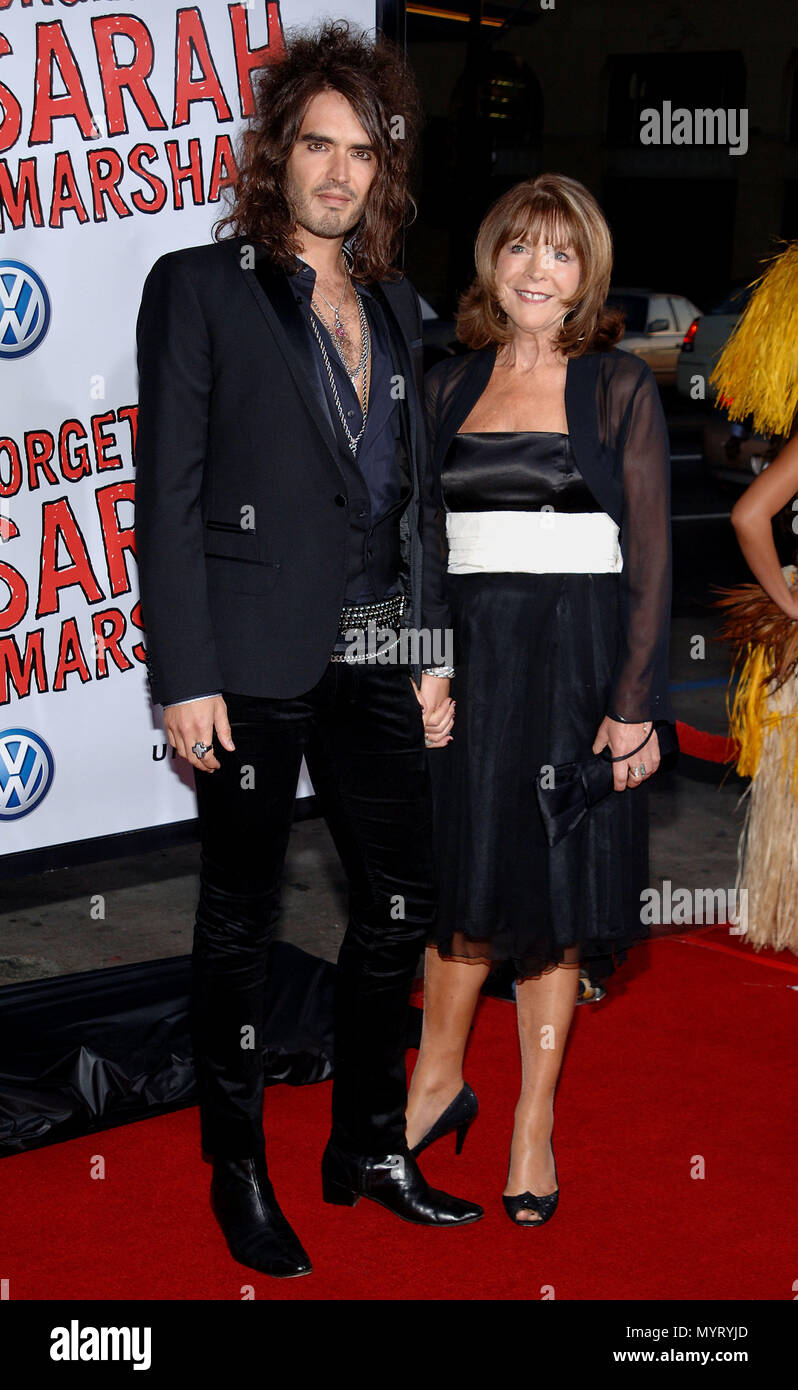 Russell Brand - Forgetting Sarah Marshall Premiere au Chinese Theatre de Los Angeles. plein les yeux BrandRussell longueur 13 Événement dans la vie d'Hollywood, Californie - Red Carpet Event, USA, Cinéma, Célébrités, photographie, Bestof, Arts, Culture et divertissement, Célébrités, Mode de vie meilleure, Hollywood, événement dans la vie d'Hollywood, Californie - Tapis rouge et en coulisses, musique, célébrités, Topix en couple, en famille (mari et femme) et les enfants - les enfants, frères et sœurs, tsuni@Gamma-USA.com Tsuni enquête de crédit / USA, 2006 à 2009 Banque D'Images