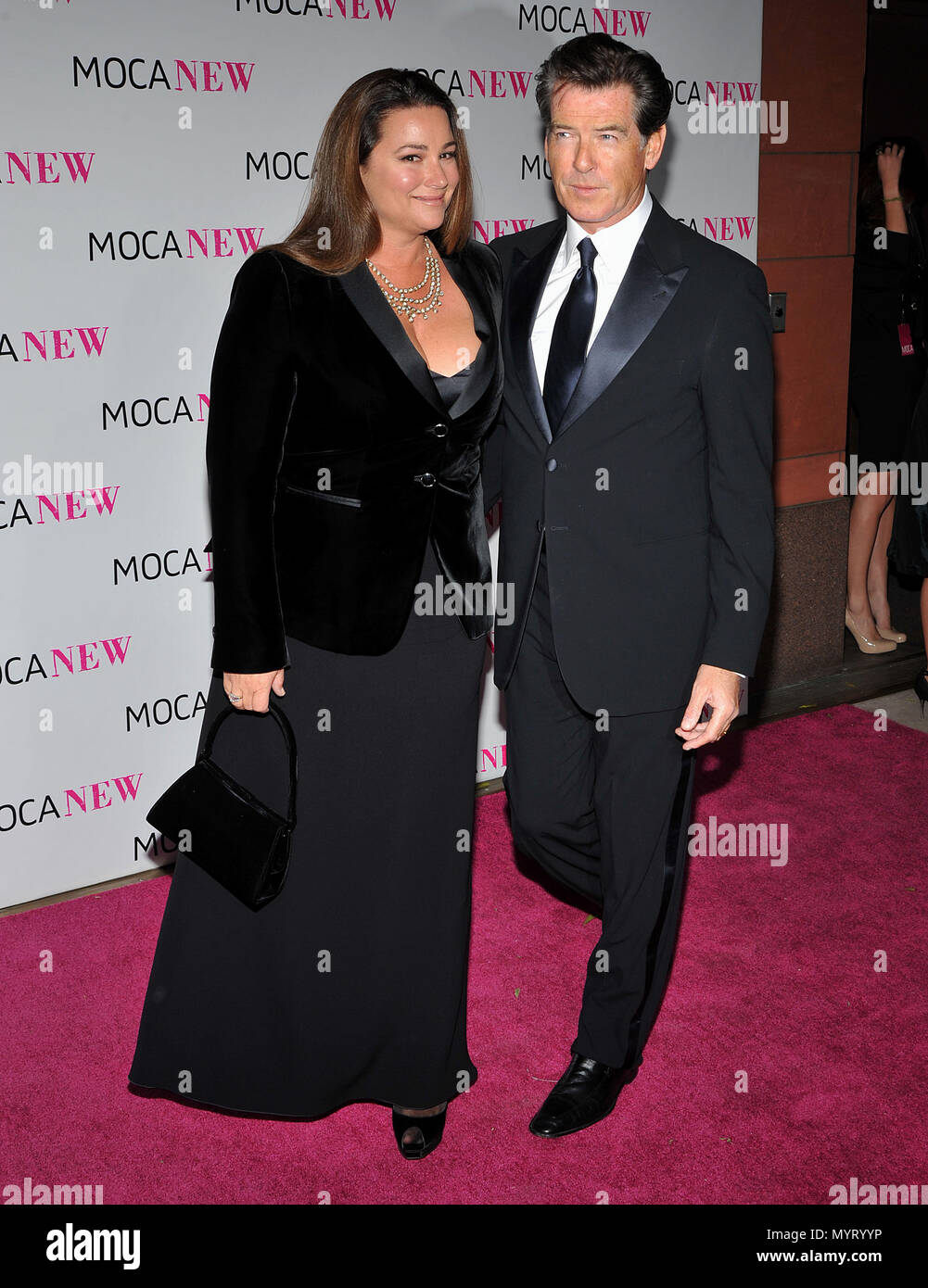 Acteurs Pierce Brosnan (R) et Keely Shaye Smith - MOCA 30e Ann. Gala à la MOCA Grand Avenue à Los Angeles.BrosnanPierce  Keely Shaye Smith 77 Événement dans la vie d'Hollywood, Californie - Red Carpet Event, USA, Cinéma, Célébrités, photographie, Bestof, Arts, Culture et divertissement, Célébrités, Mode de vie meilleure, Hollywood, événement dans la vie d'Hollywood, Californie - Tapis rouge et en coulisses, musique, célébrités, Topix en couple, en famille (mari et femme) et les enfants - les enfants, frères et sœurs, tsuni@Gamma-USA.com Tsuni enquête de crédit / USA, 2006 à 2009 Banque D'Images