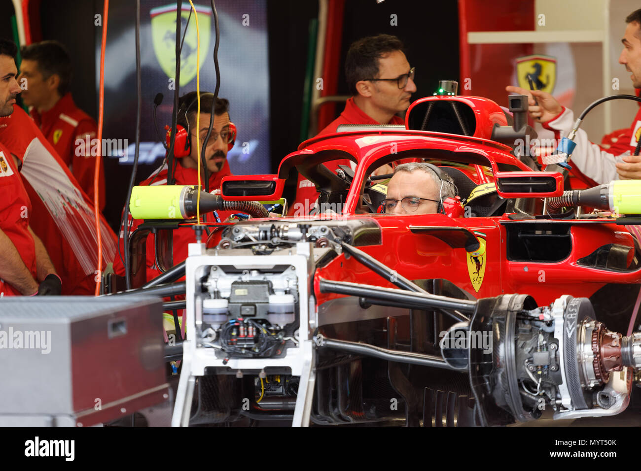 Montréal, Canada. 7 juin, 2018. Équipes qui travaillent sur Kimi Raikonen 's la Scuderia Ferrari pour la pratique libre du vendredi du Grand Prix de Formule 1 du Canada , Circuit Gilles-Villeneuve. Crédit : Richard prudhomme/Alamy Live News Banque D'Images