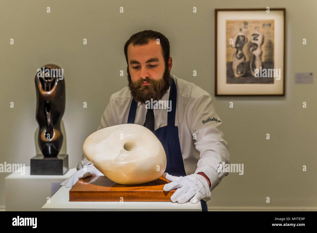Londres, Royaume-Uni. Jun 8, 2018. Dame Barbara Hepworth, spirale, est £1.2-1.8m - moderne et d'art britannique d'après-guerre, une partie de la Semaine de l'art britannique moderne Sotheby's New Bond Street, Londres, les 12 et 13 juin 2018. Crédit : Guy Bell/Alamy Live News Banque D'Images