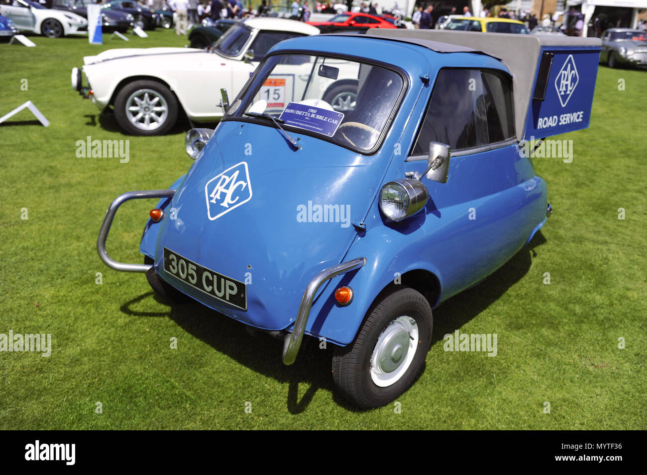 Londres, Royaume-Uni. Jun 8, 2018. Une bulle de 1960 BMW Isetta voiture sur  l'affichage à la la ville Concours Motoring Garden Party. Banquiers, les  acheteurs et les chefs de l'essence se sont